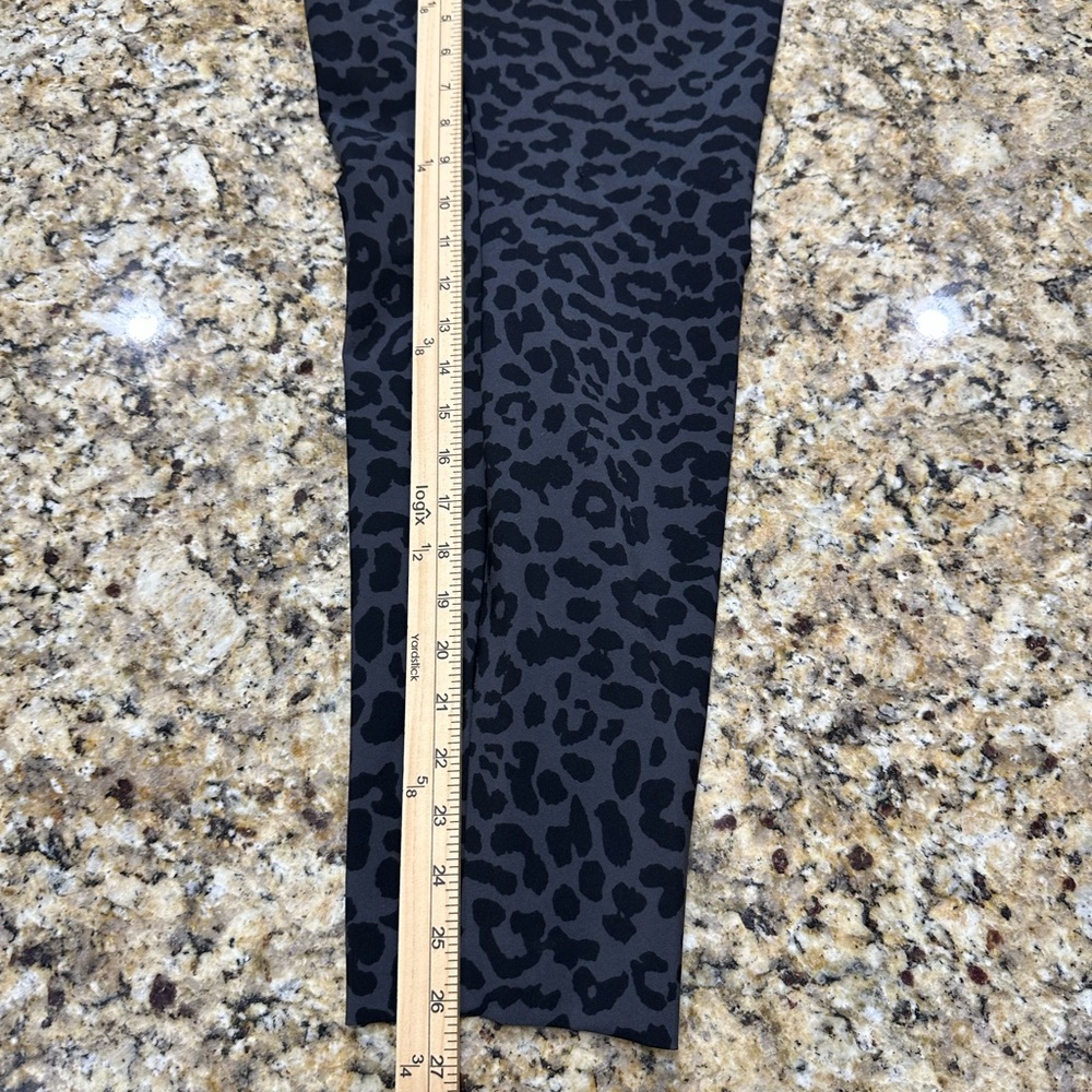 Lane Bryant Black and Gray Leopard Print Pull On Pants with Zip Pockets Size 16 - Picture 6 of 9